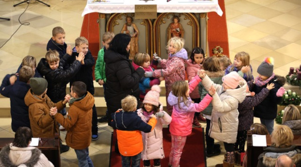 Familienmesse und Adventkranzsegnung