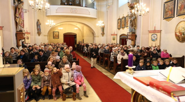 Familienmesse und Adventkranzsegnung