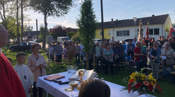 hl. Messe bei der Florianistatue