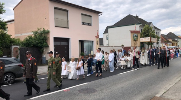 Fronleichnamsprozession - tijelovska procesija