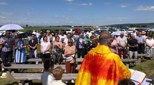 hl. Messe beim Papstkreuz